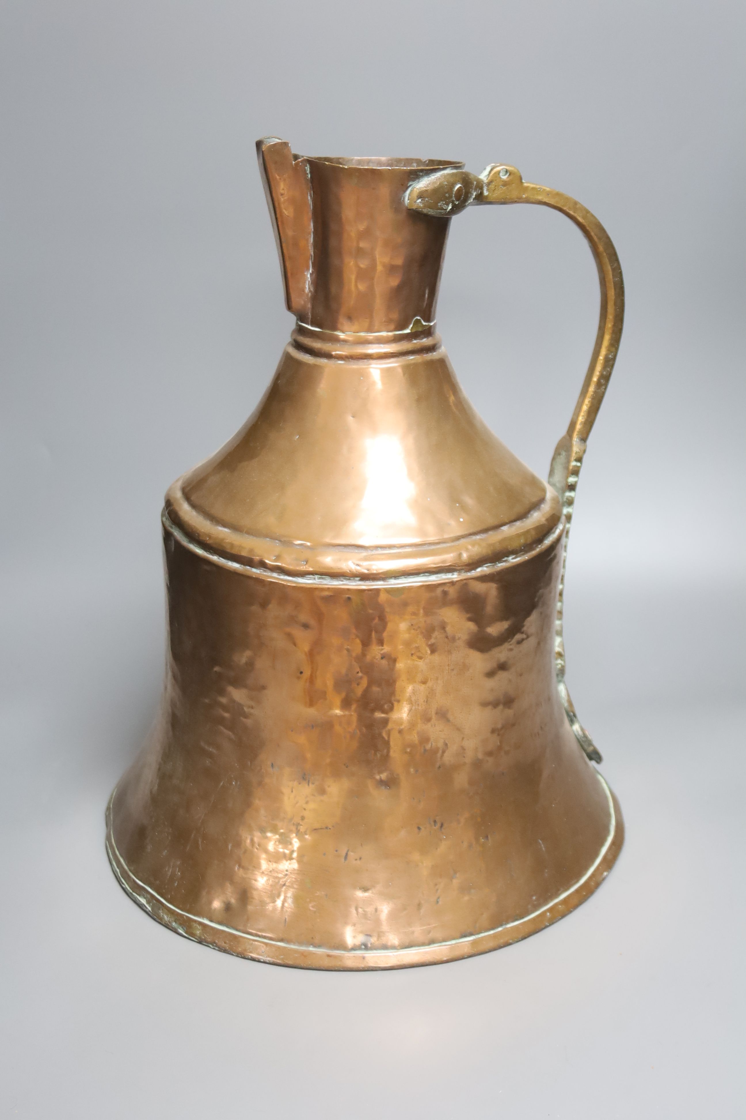 Mixed metalwares to include a large copper jug and saucepans, tallest 45cm